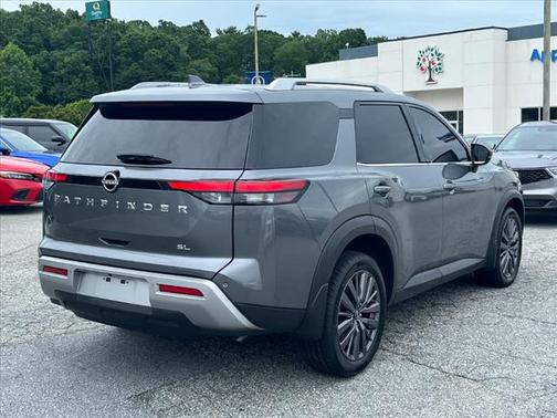 2022 Nissan Pathfinder SL