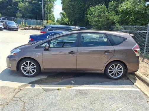 2017 Toyota Prius v Five