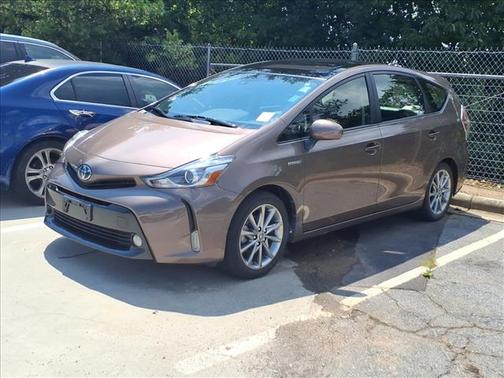 2017 Toyota Prius v Five