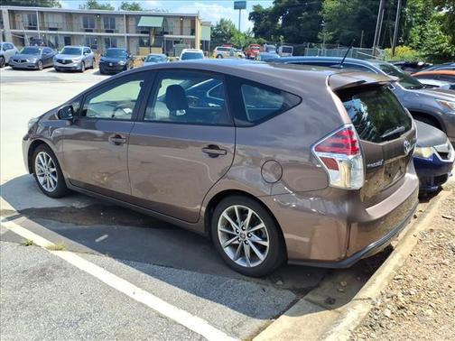 2017 Toyota Prius v Five
