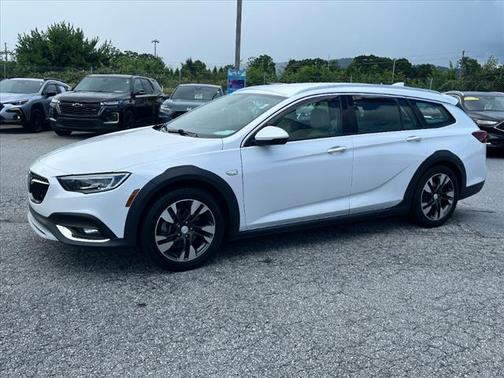 2019 Buick Regal TourX Essence