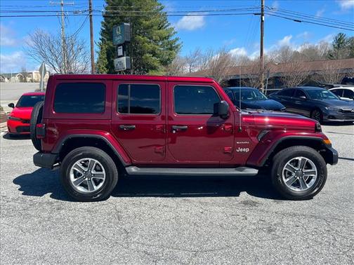 Pearlcoat 2021 Jeep Wrangler Unlimited Sahara