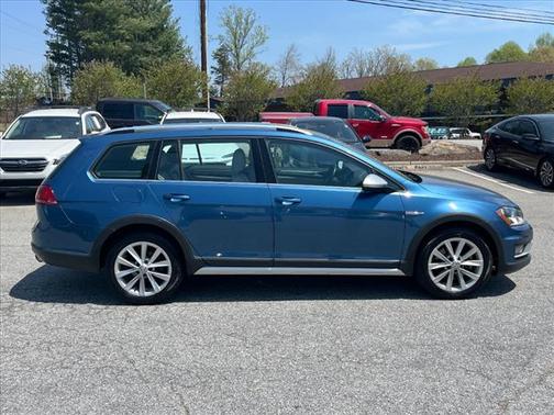 2017 Volkswagen Golf Alltrack TSI S