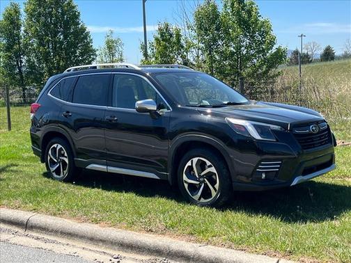 Crystal Black Silica 2024 Subaru Forester Touring