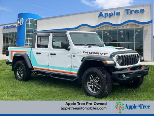 Bright White Clearcoat 2024 Jeep Gladiator Mojave