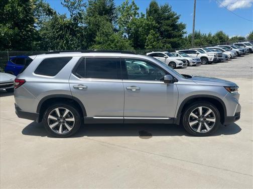 Lunar Silver Metallic 2025 Honda Pilot Touring+