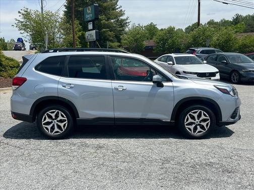 Ice Silver Metallic 2023 Subaru Forester Premium