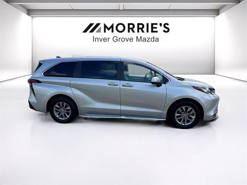 2022 Toyota Sienna XLE