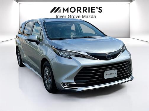 2022 Toyota Sienna XLE