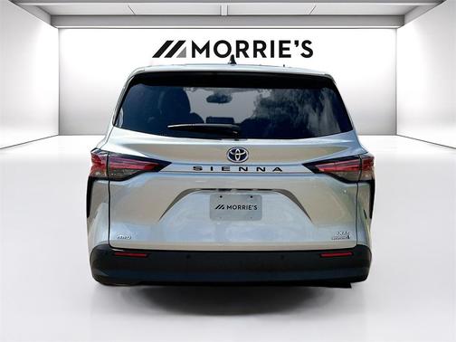 2022 Toyota Sienna XLE