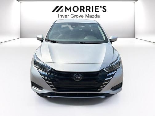 Brilliant Silver Metallic 2023 Nissan Versa 1.6 SV