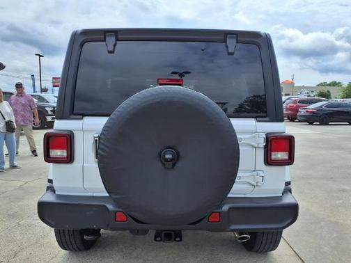 2023 Jeep Wrangler SAHARA