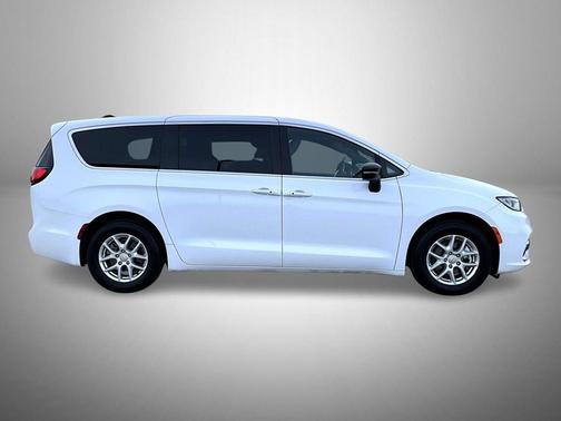 Bright White Clearcoat 2025 Chrysler Pacifica L
