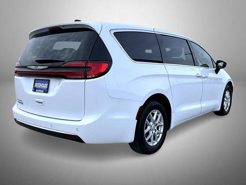 Bright White Clearcoat 2025 Chrysler Pacifica L