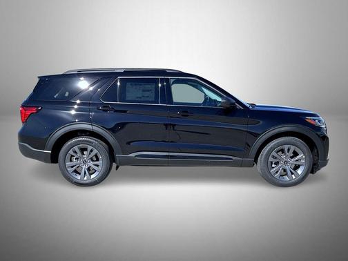 Agate Black Metallic 2026 Ford Explorer Active w/200A Pkg