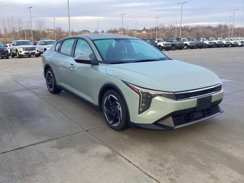 2025 Kia K4 EX