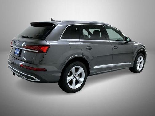 2022 Audi Q7 45 Premium Plus