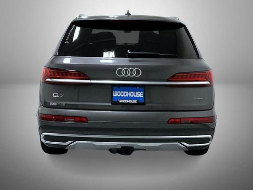 2022 Audi Q7 45 Premium Plus