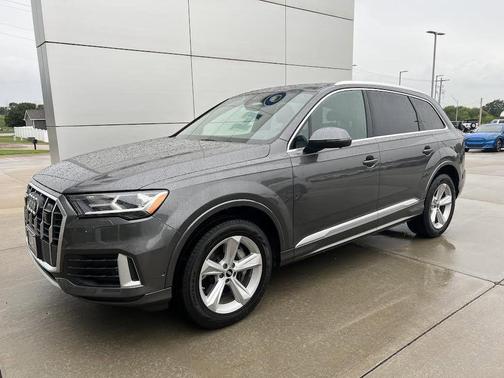 2022 Audi Q7 45 Premium Plus