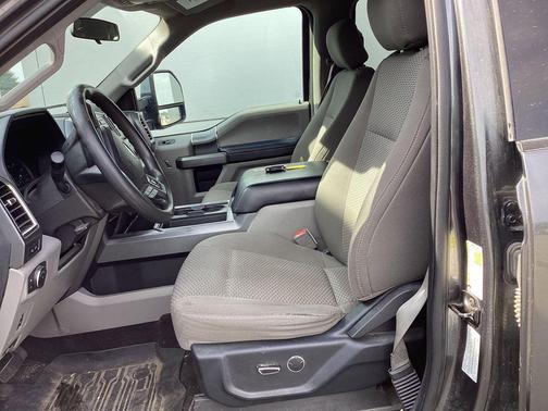 Magnetic 2017 Ford F-250 XLT