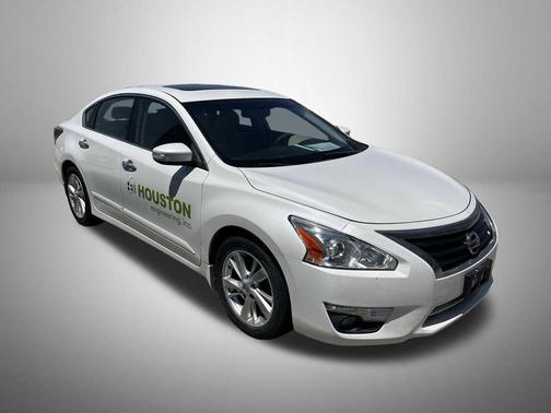 Pearl White 2015 Nissan Altima 2.5 SL