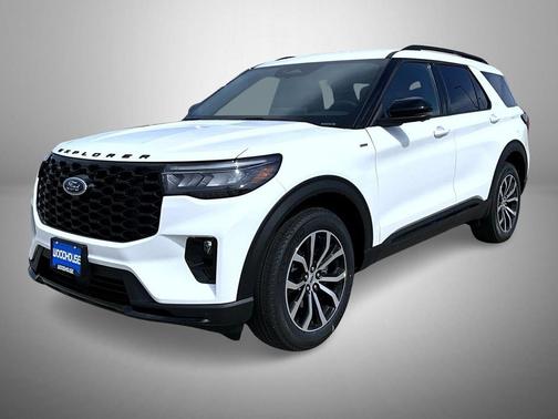 Star White Metallic Tri-Coat 2026 Ford Explorer ST-Line