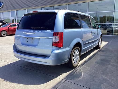 2013 Chrysler Town & Country Touring