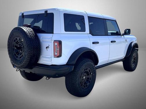 Oxford White 2026 Ford Bronco Badlands