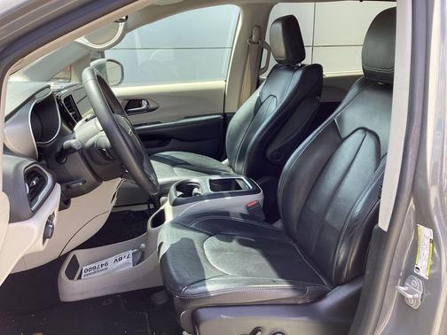 Ceramic Gray Clearcoat 2022 Chrysler Pacifica Touring L