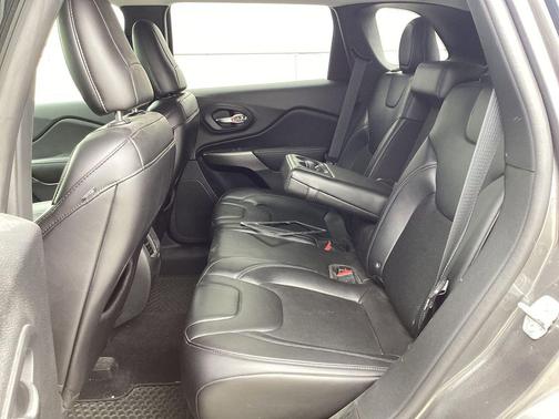 Granite Crystal Metallic Clearcoat 2019 Jeep Cherokee Latitude Plus