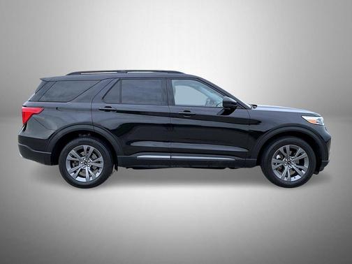 Agate Black Metallic 2023 Ford Explorer XLT
