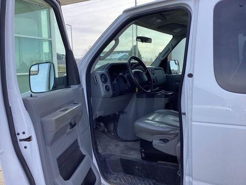 2012 Ford E350 Super Duty XL