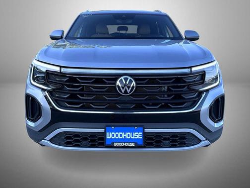 Platinum Gray Metallic 2024 Volkswagen Atlas Cross Sport 2.0T SE