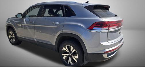 Platinum Gray Metallic 2024 Volkswagen Atlas Cross Sport 2.0T SE