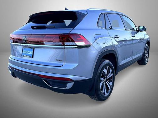 Platinum Gray Metallic 2024 Volkswagen Atlas Cross Sport 2.0T SE
