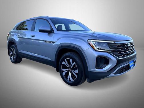 Platinum Gray Metallic 2024 Volkswagen Atlas Cross Sport 2.0T SE