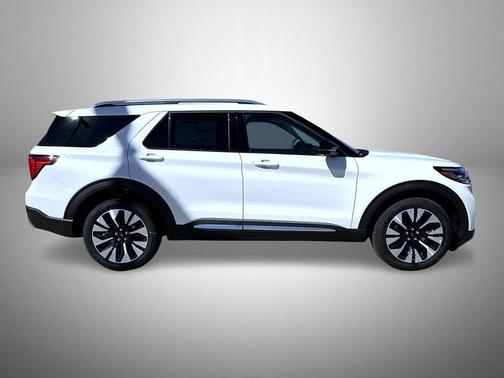Star White Metallic Tri-Coat 2026 Ford Explorer Platinum