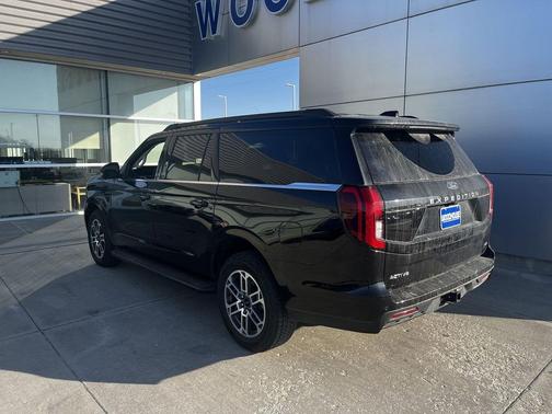 2025 Ford Expedition Max Active 4x4