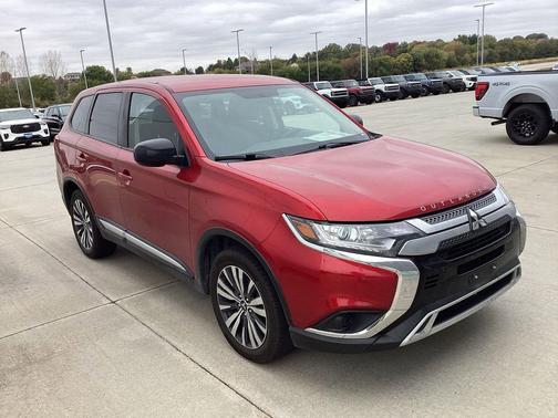2020 Mitsubishi Outlander SE