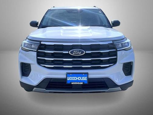 Space White Metallic 2026 Ford Explorer Active