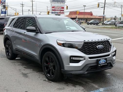 Iconic Silver Metallic 2022 Ford Explorer ST