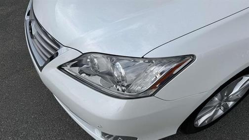 White 2011 Lexus ES 350 Base