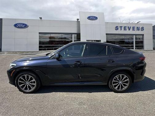 Carbon Black Metallic 2023 BMW X6 xDrive40i