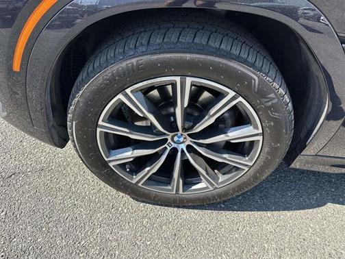 Carbon Black Metallic 2023 BMW X6 xDrive40i