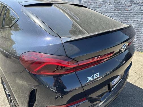 Carbon Black Metallic 2023 BMW X6 xDrive40i