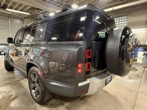 2023 Land Rover Defender 130 SE