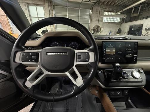 2023 Land Rover Defender 130 SE