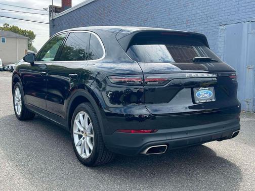 2023 Porsche Cayenne Base