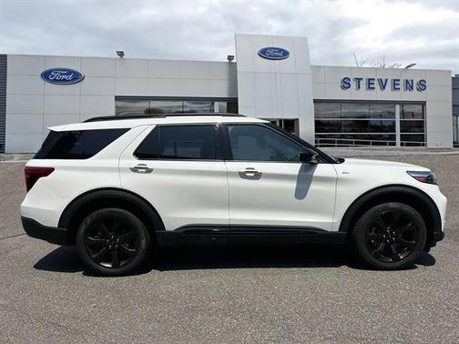 2022 Ford Explorer ST-Line