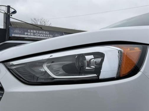 Oxford White 2022 Ford Edge SE